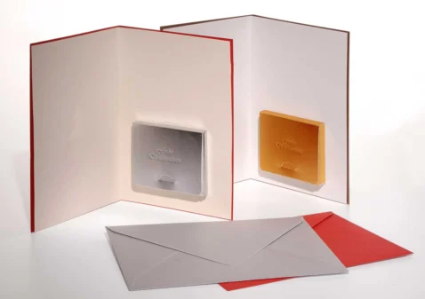 Schoko-Stern in der geprägten Gold- oder Silberschachtel