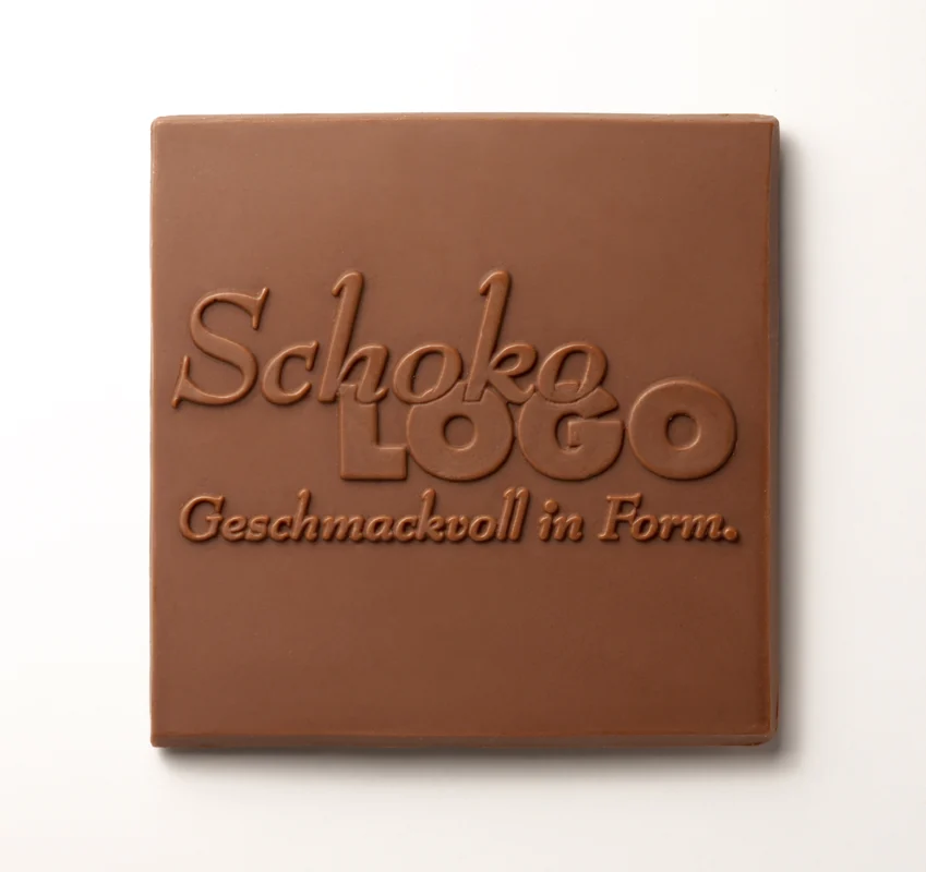 Geprägte Vollmilch-Schokoladentafel mit dem Schokologo-Logo „Geschmackvoll in Form"